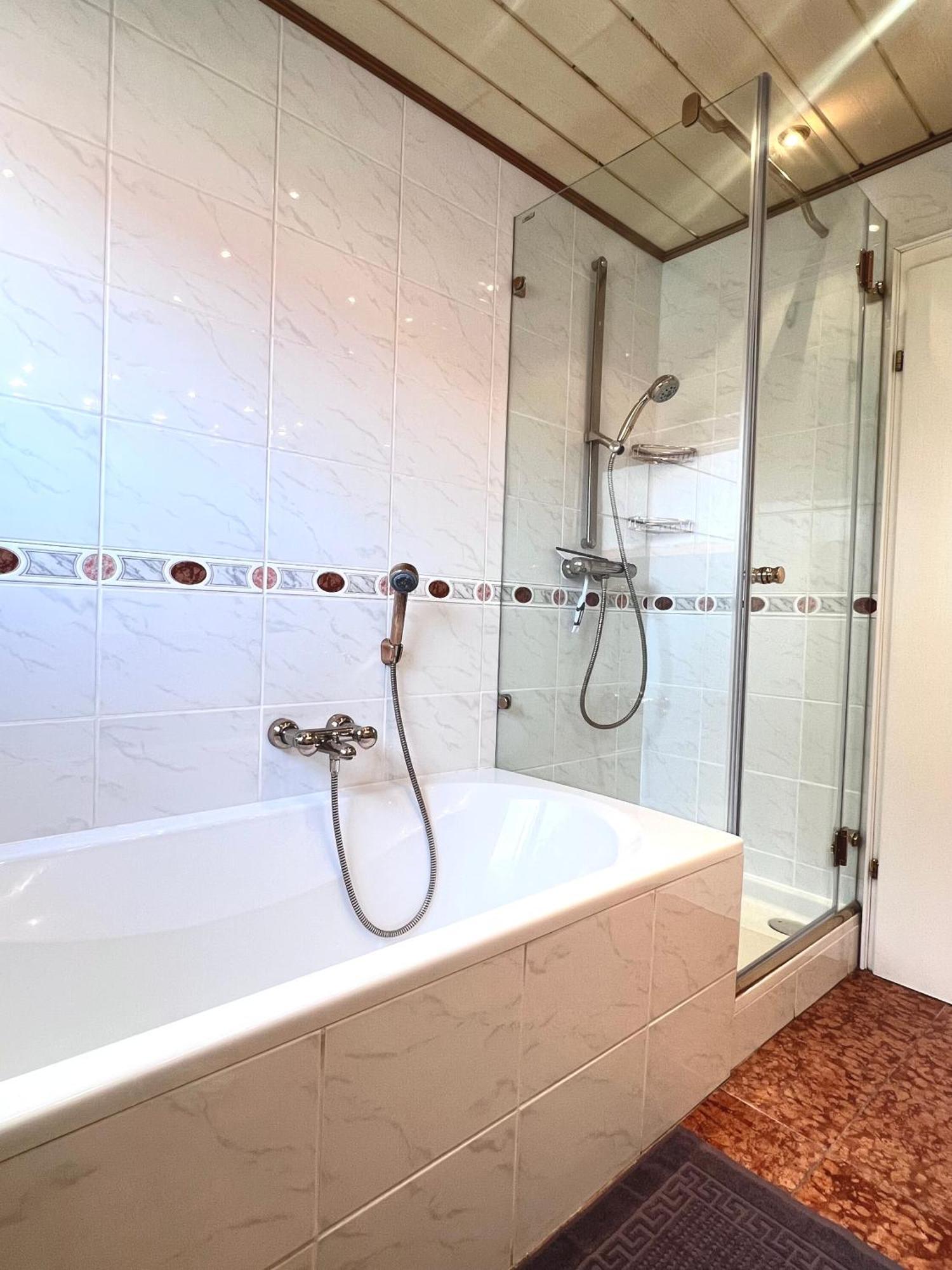 Privates Ferienhaus Mit Pool & Whirlpool Zentral In Bad Dürkheim Eksteriør billede